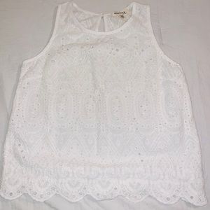 4/$25♦️MONTEAU White Crochet Lace Boxy Tank Top